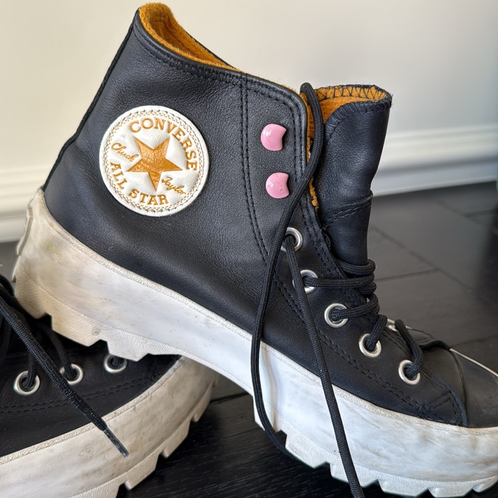 Converse Lugged Hi Gore-Tex chick Taylor All Star. Size 7. Worn a couple times.
